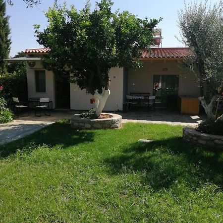 Εξοχική Κατοικία Με Κήπο Στην Άβυθο, Αιγίου Rodhodhafni Luaran gambar